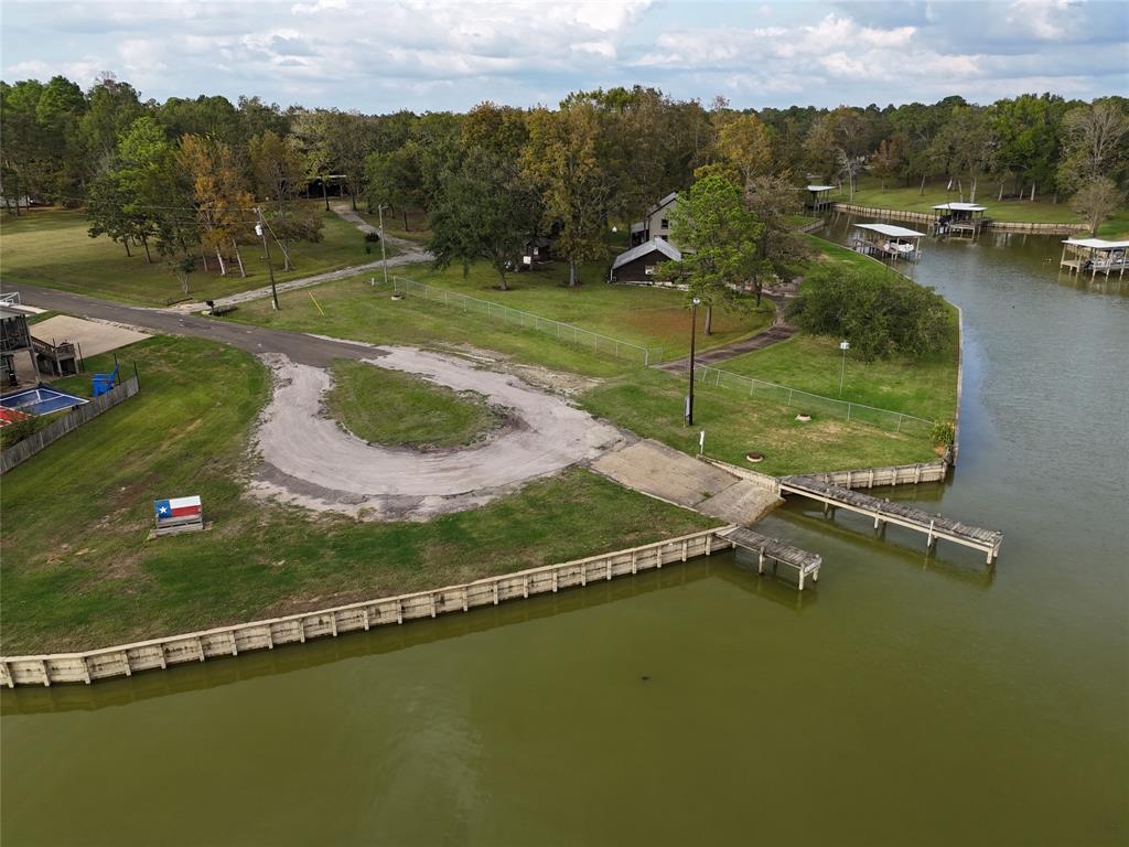 222 Robin Hood Drive, Livingston, Texas image 8