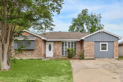 Single Family Residence in Houston TX 11002 Triola Lane.jpg