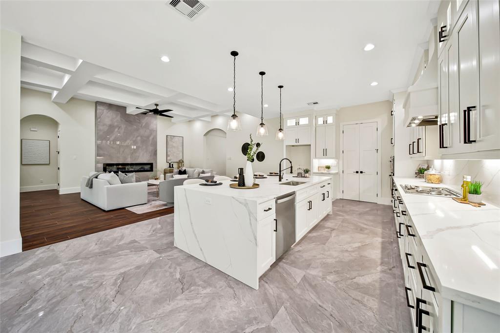 1709 Madera Oaks Court, Conroe, Texas image 9
