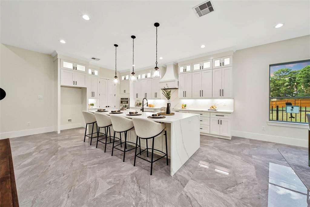 1709 Madera Oaks Court, Conroe, Texas image 7