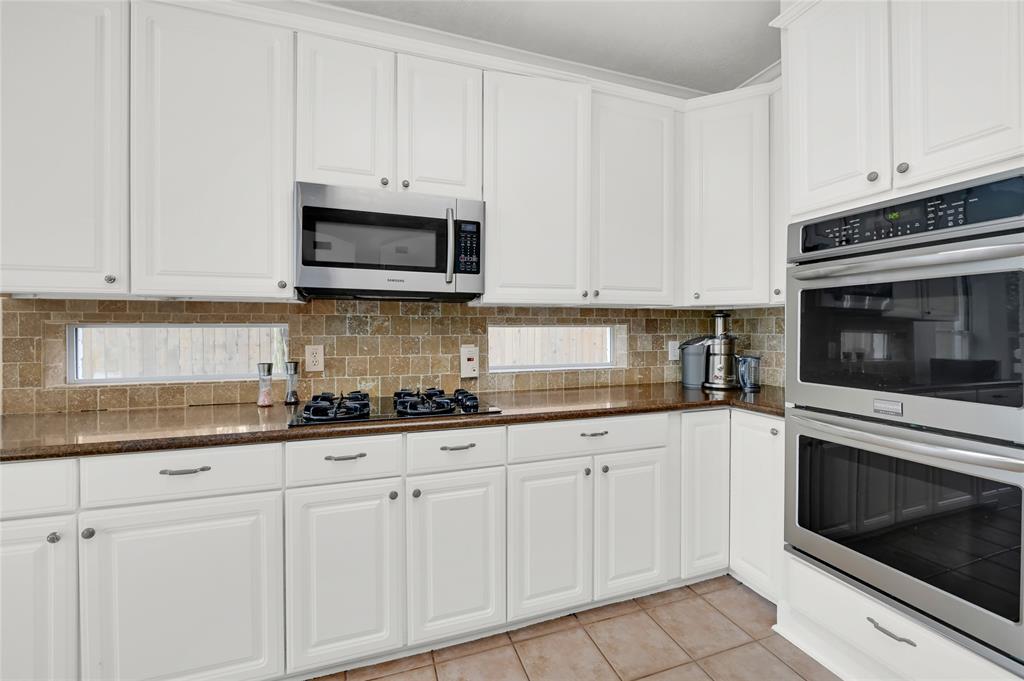 87 E Green Gables Circle, The Woodlands, Texas image 7