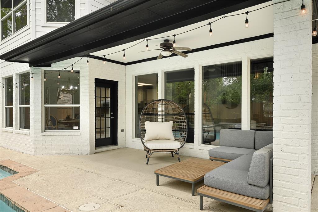 87 E Green Gables Circle, The Woodlands, Texas image 32