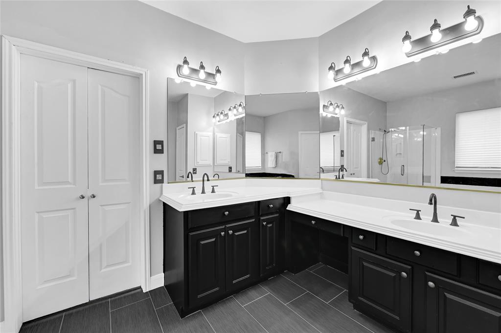 87 E Green Gables Circle, The Woodlands, Texas image 41