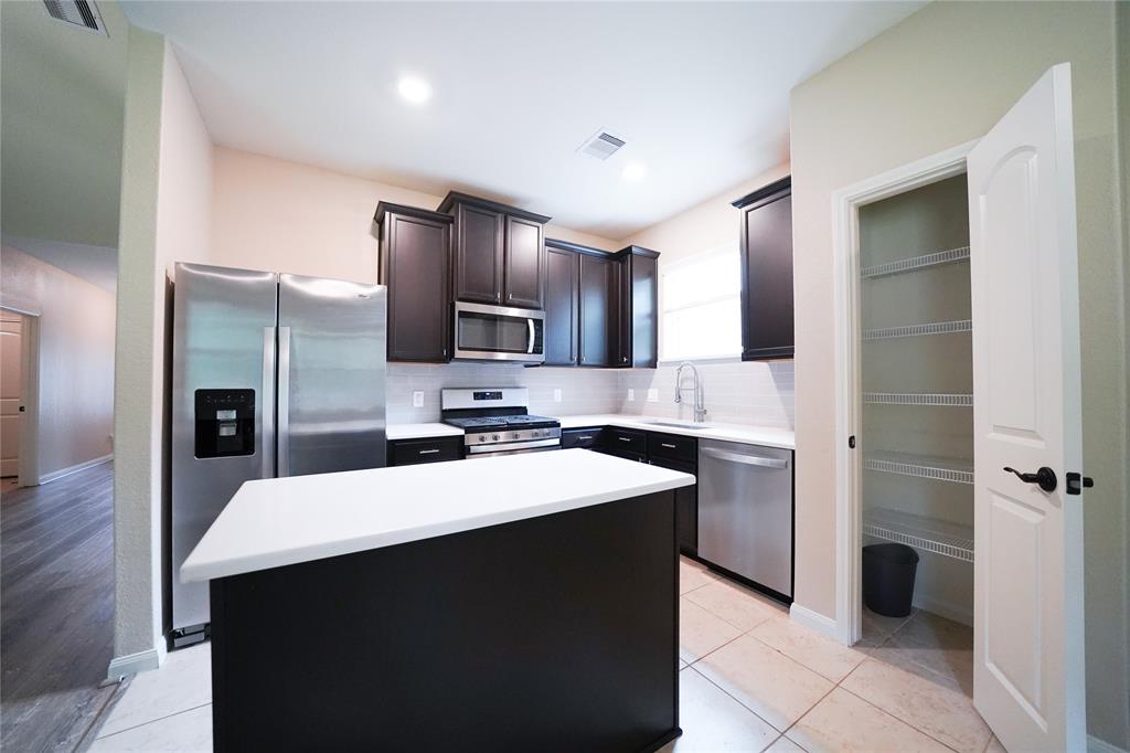 7647 Glaber Leaf Road, Conroe, Texas image 13