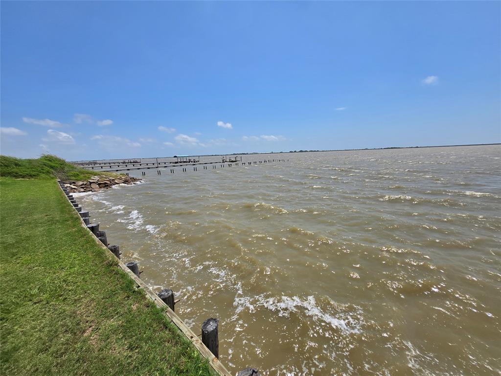 1664 W Bayshore Drive, Palacios, Texas image 17