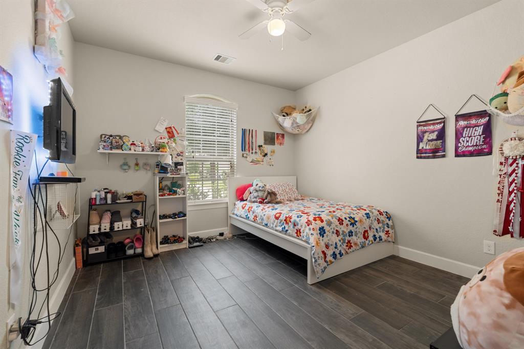 154 Squires Bend, Stafford, Texas image 7
