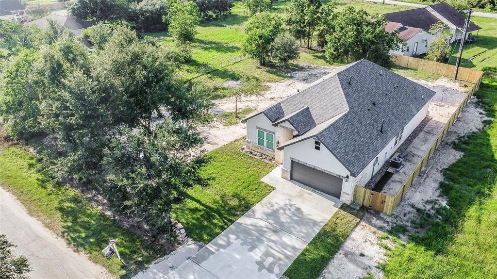 620 Lily St, Waller, Texas image 2