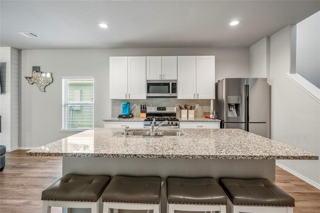 210 Bellewood Manor Drive, Magnolia, Texas image 12