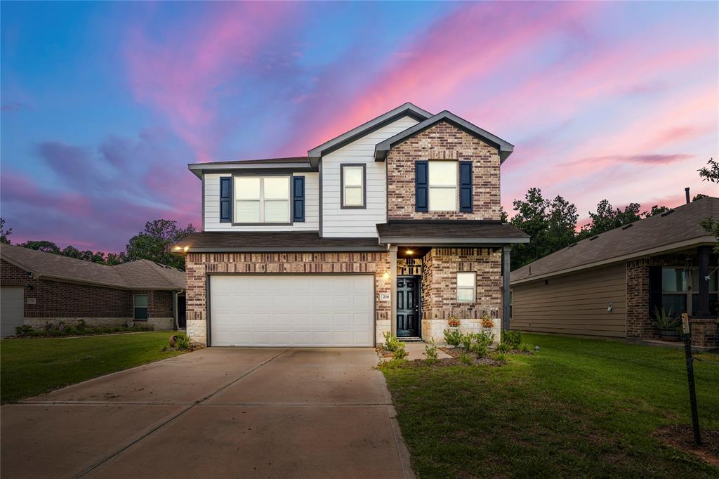 210 Bellewood Manor Drive, Magnolia, Texas image 1