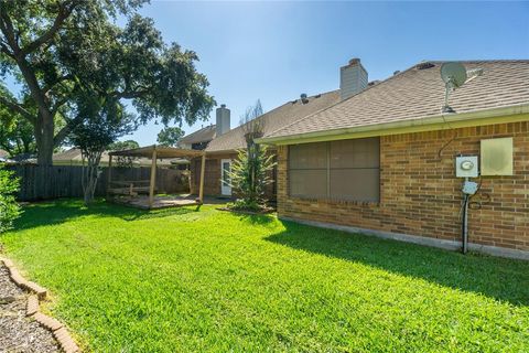 Single Family Residence in Houston TX 915 Sunrise Knoll Way 27.jpg