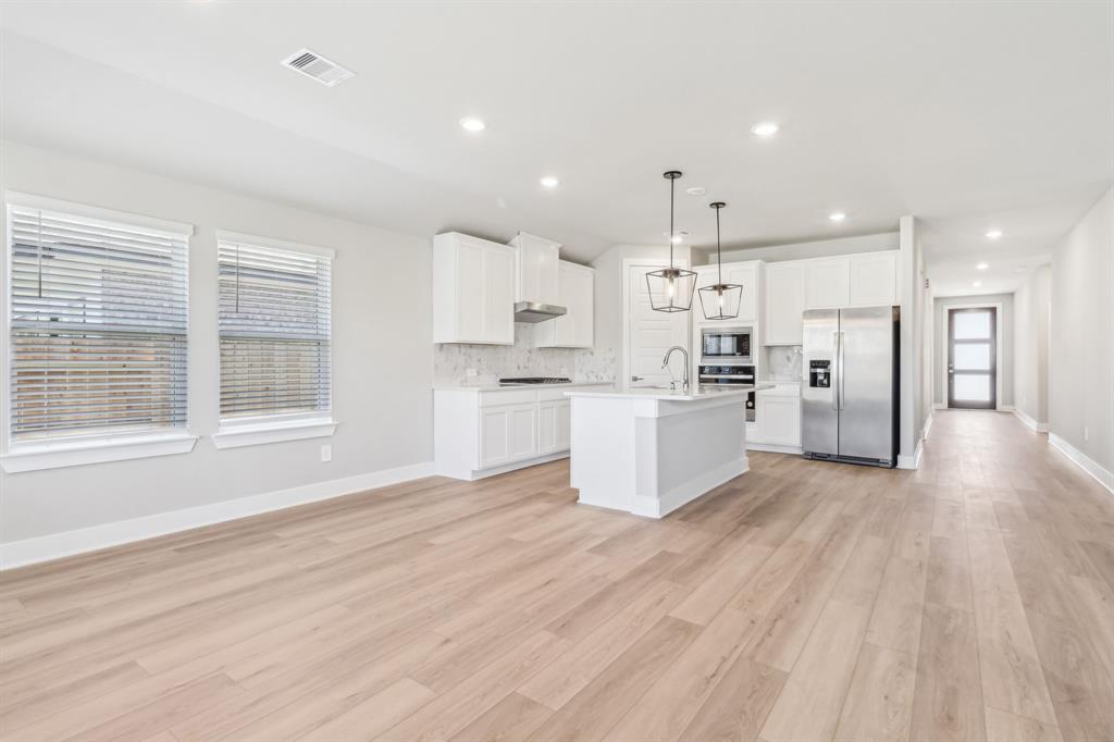 2010 Bluff Oak Court, Conroe, Texas image 4