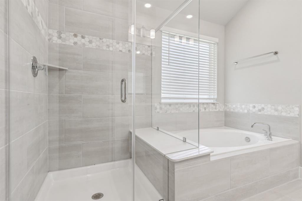 2010 Bluff Oak Court, Conroe, Texas image 32