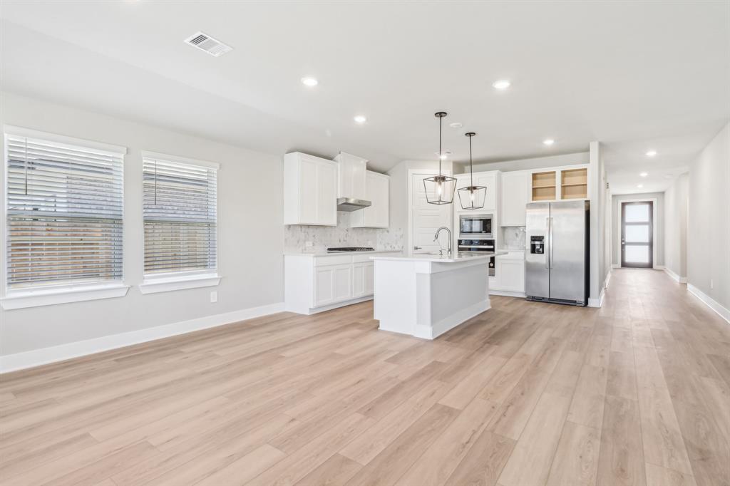 2010 Bluff Oak Court, Conroe, Texas image 3