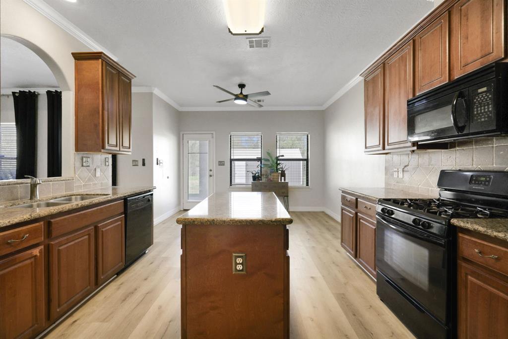 2015 Venus Drive, New Caney, Texas image 12