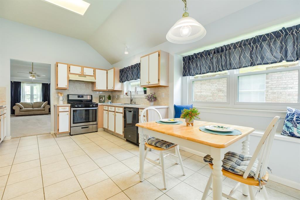 606 Redwood Bend Lane, Pearland, Texas image 16