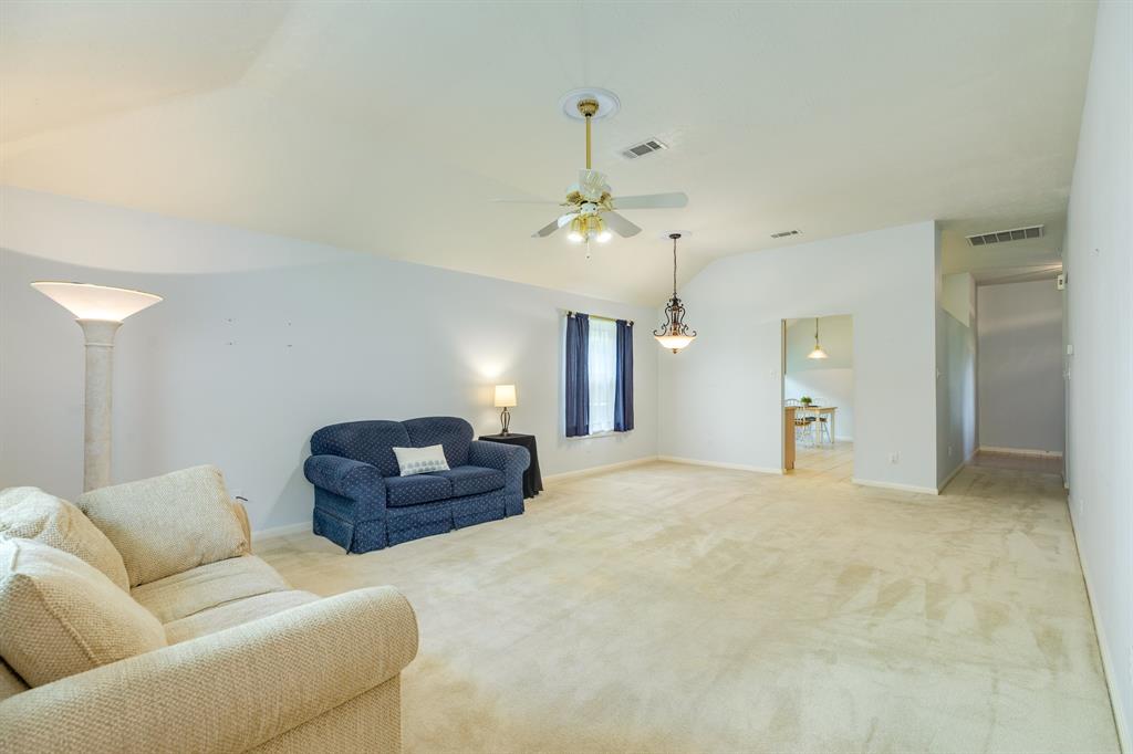 606 Redwood Bend Lane, Pearland, Texas image 8