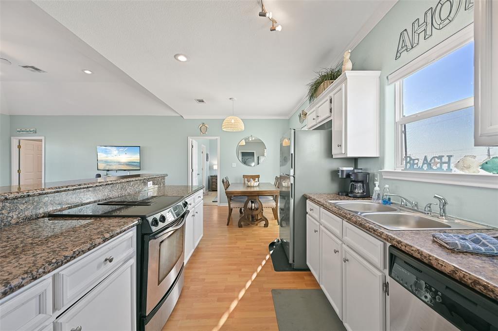3233 Castle Drive, Crystal Beach, Texas image 12