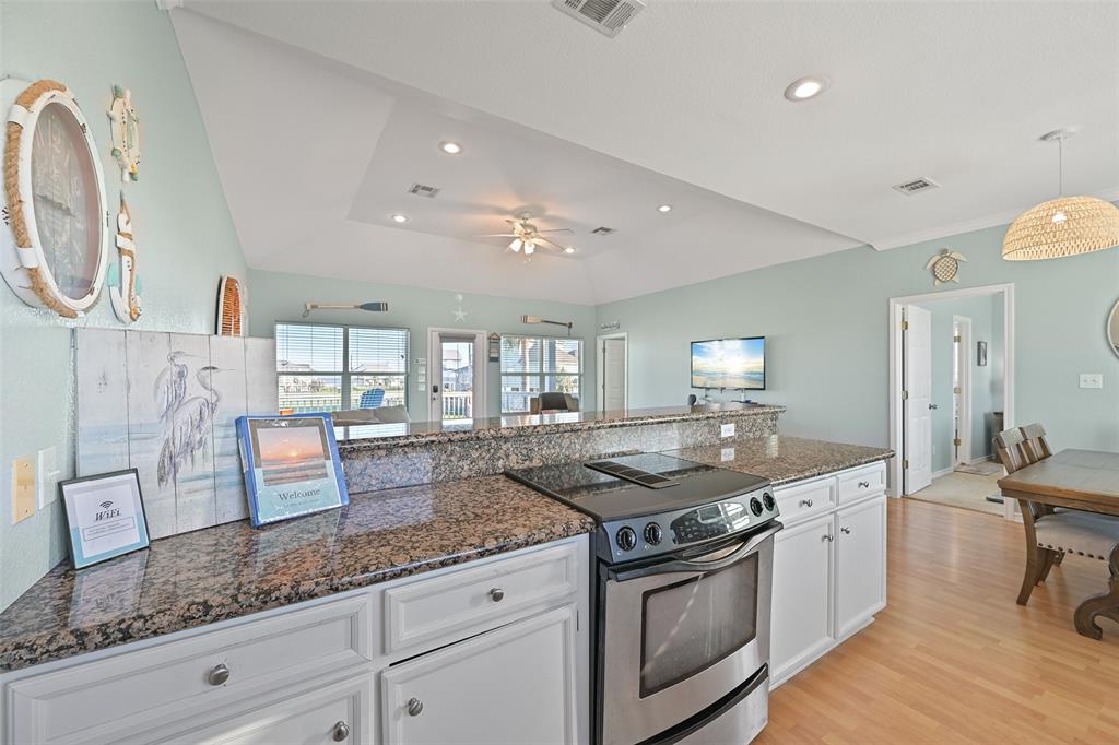 3233 Castle Drive, Crystal Beach, Texas image 11