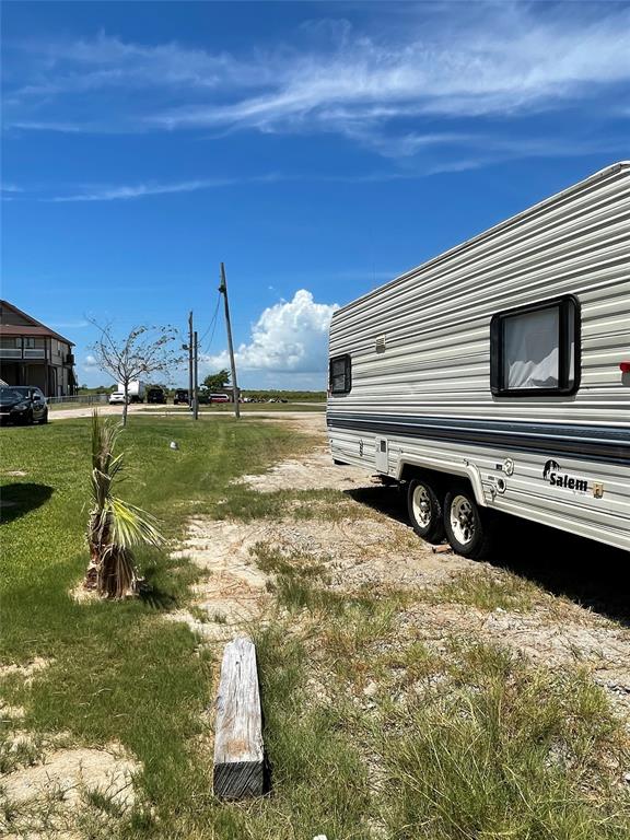 1204 N Monkhouse Drive, Crystal Beach, Texas image 9