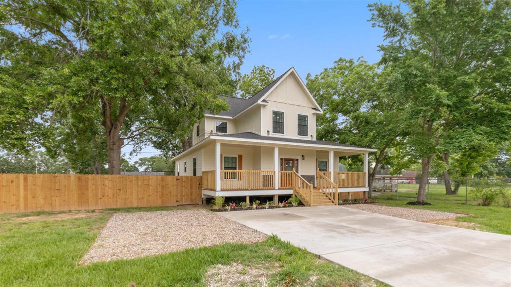 10002 Wilma Lane, Beach City, Texas image 2