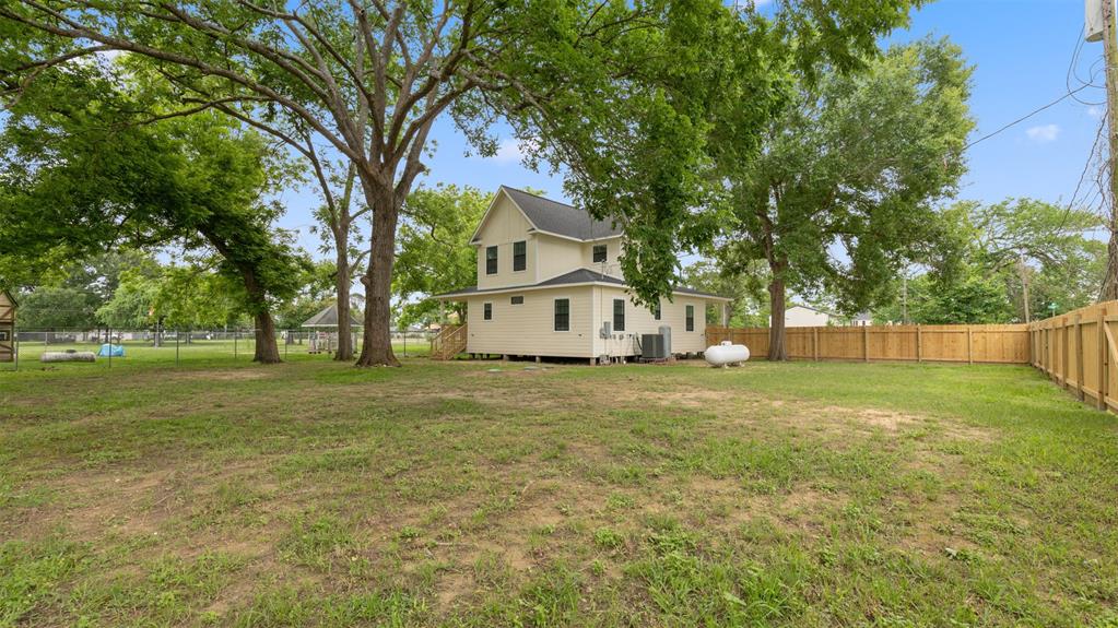 10002 Wilma Lane, Beach City, Texas image 27