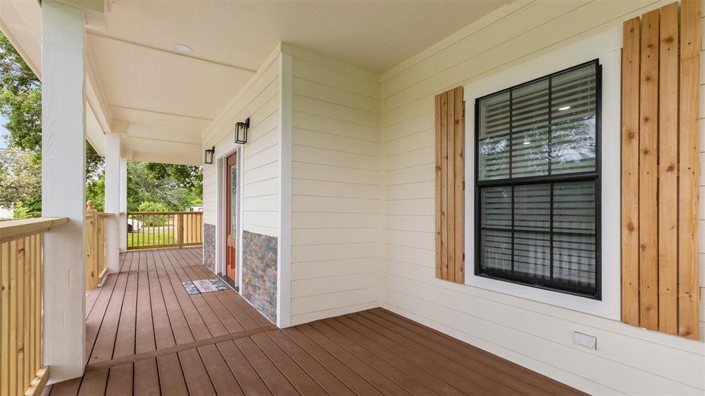 10002 Wilma Lane, Beach City, Texas image 3