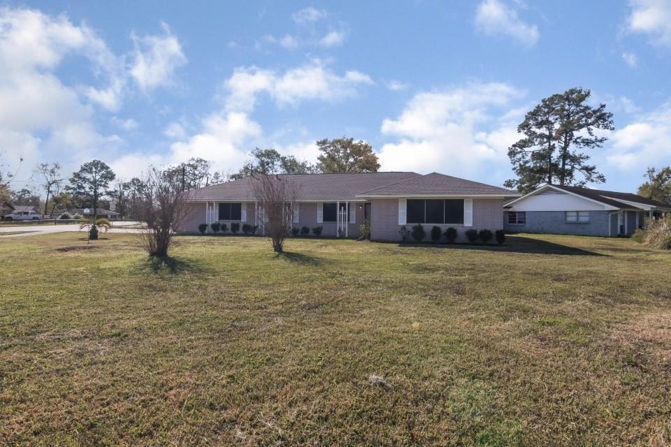 208 Tanglewood Street, Baytown, Texas image 4