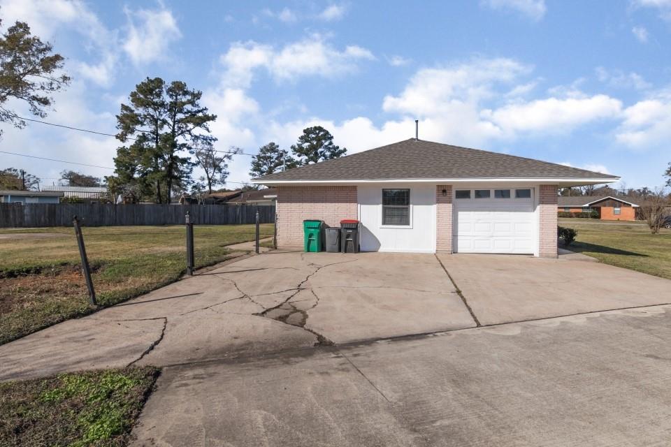 208 Tanglewood Street, Baytown, Texas image 26