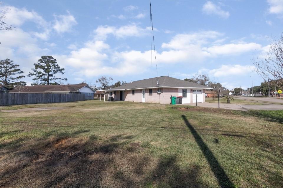 208 Tanglewood Street, Baytown, Texas image 25