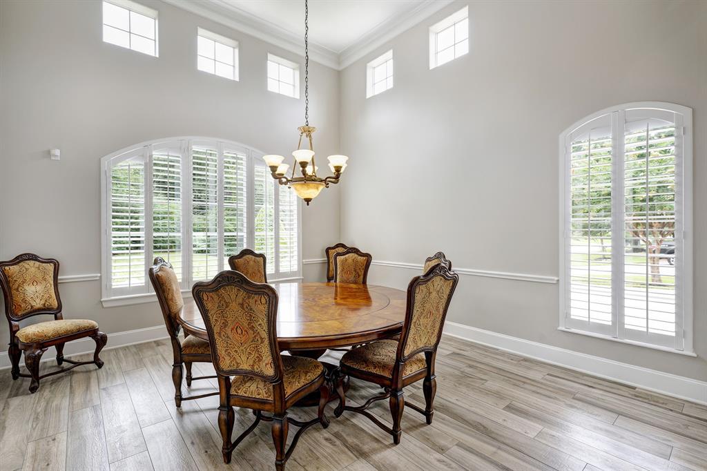 15202 Hilltop View Drive