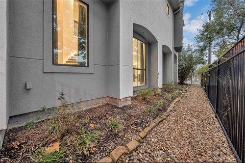 A home in West University Place