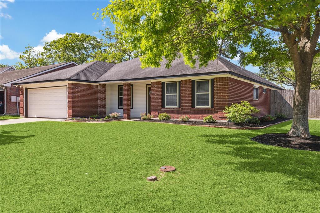 2826 Meadow Brook Court, League City, Texas image 3