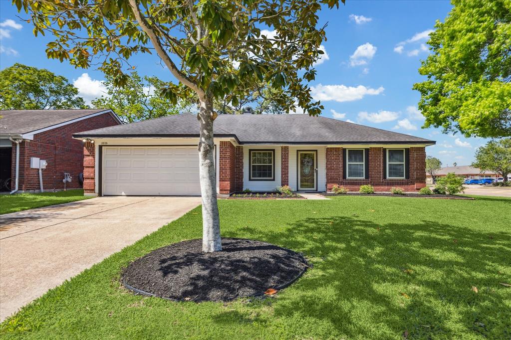 2826 Meadow Brook Court, League City, Texas image 1