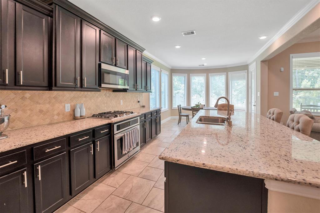 510 Pearl View Lane, Pinehurst, Texas image 15