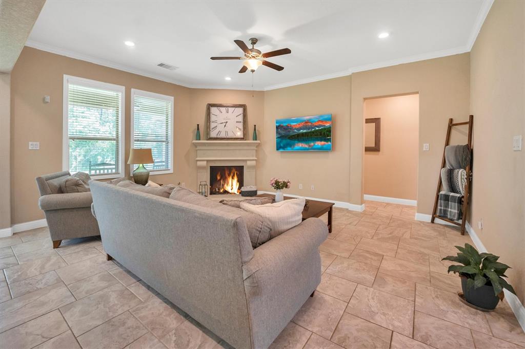 510 Pearl View Lane, Pinehurst, Texas image 11