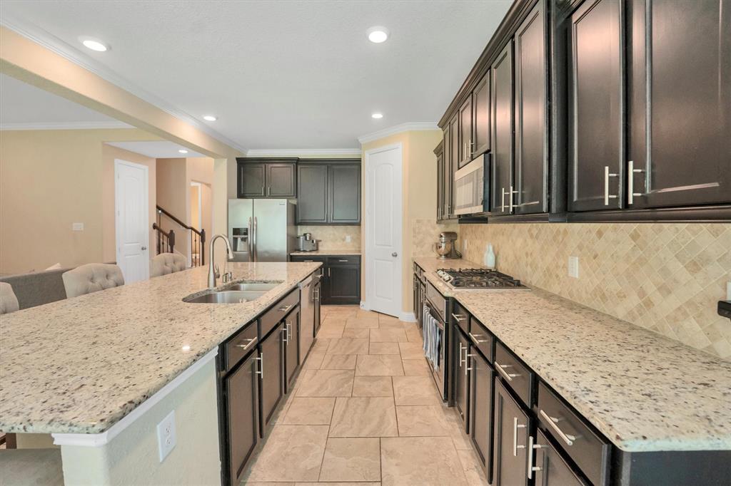 510 Pearl View Lane, Pinehurst, Texas image 19