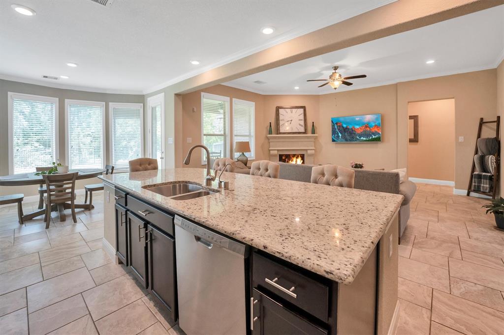 510 Pearl View Lane, Pinehurst, Texas image 17