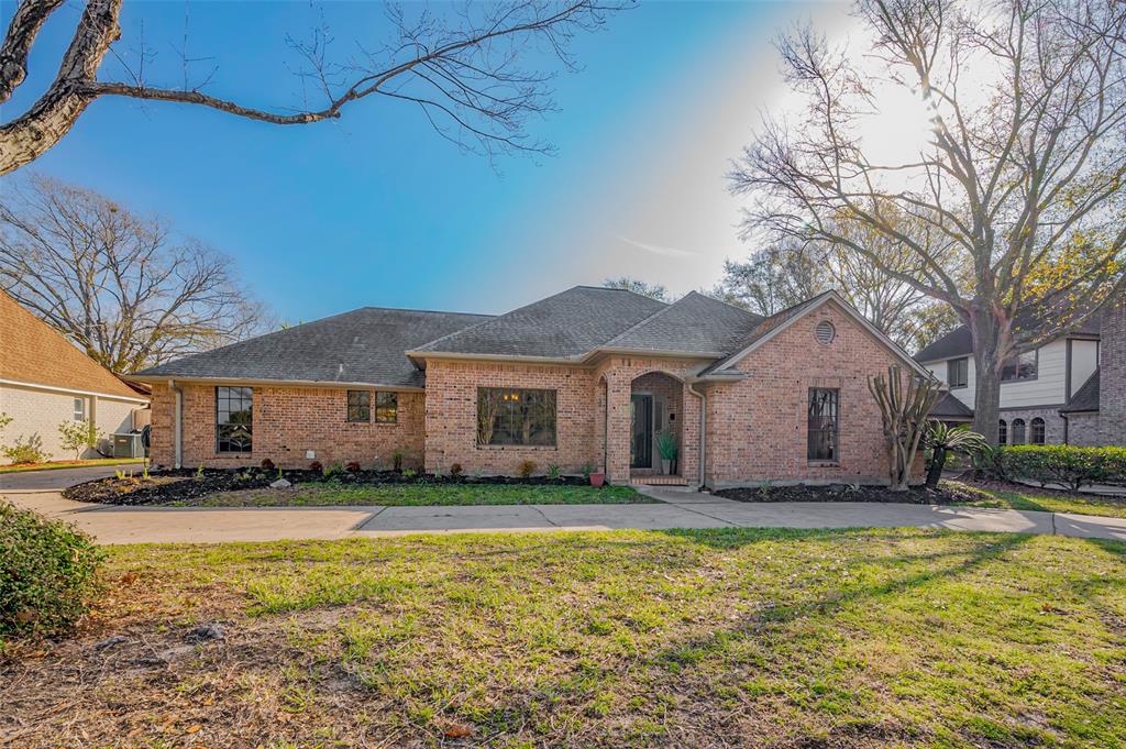 8325 Rio Grande Street, Jersey Village, Texas image 2