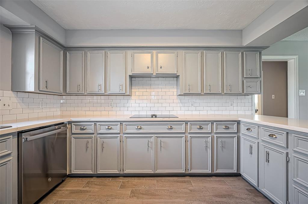 8325 Rio Grande Street, Jersey Village, Texas image 9