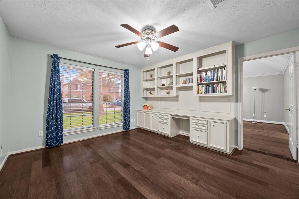 2412 Londonderry Drive, Pearland, Texas image 16