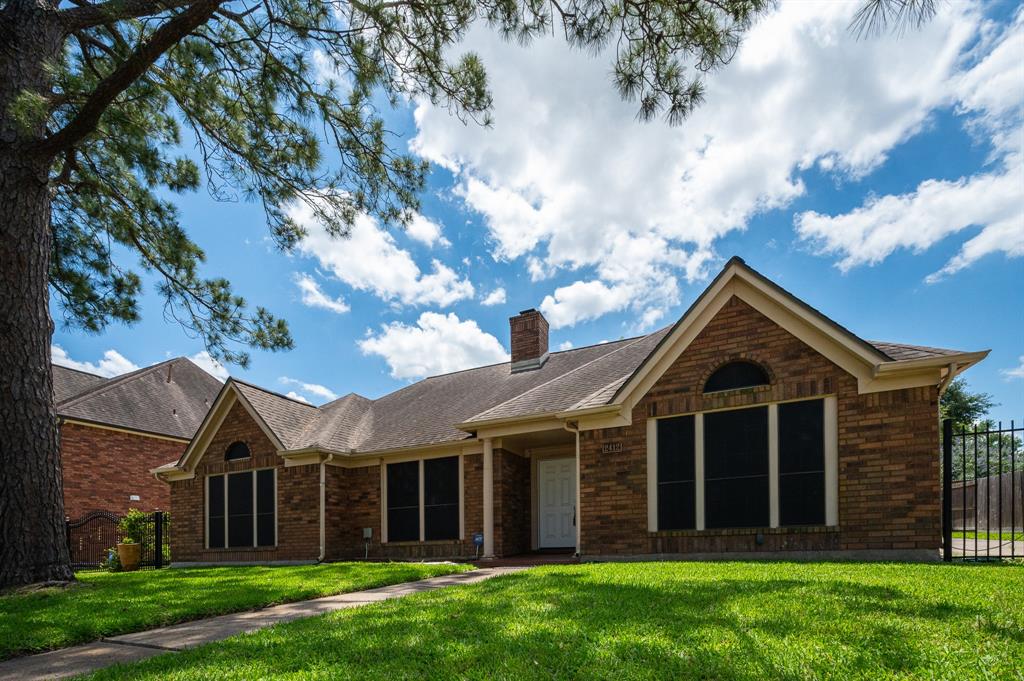 2412 Londonderry Drive, Pearland, Texas image 2