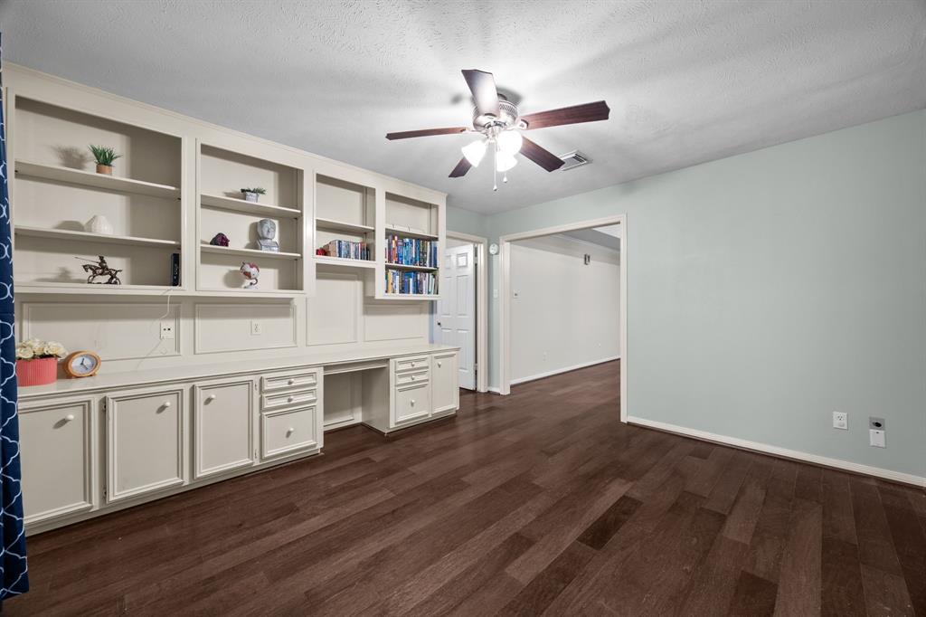 2412 Londonderry Drive, Pearland, Texas image 17