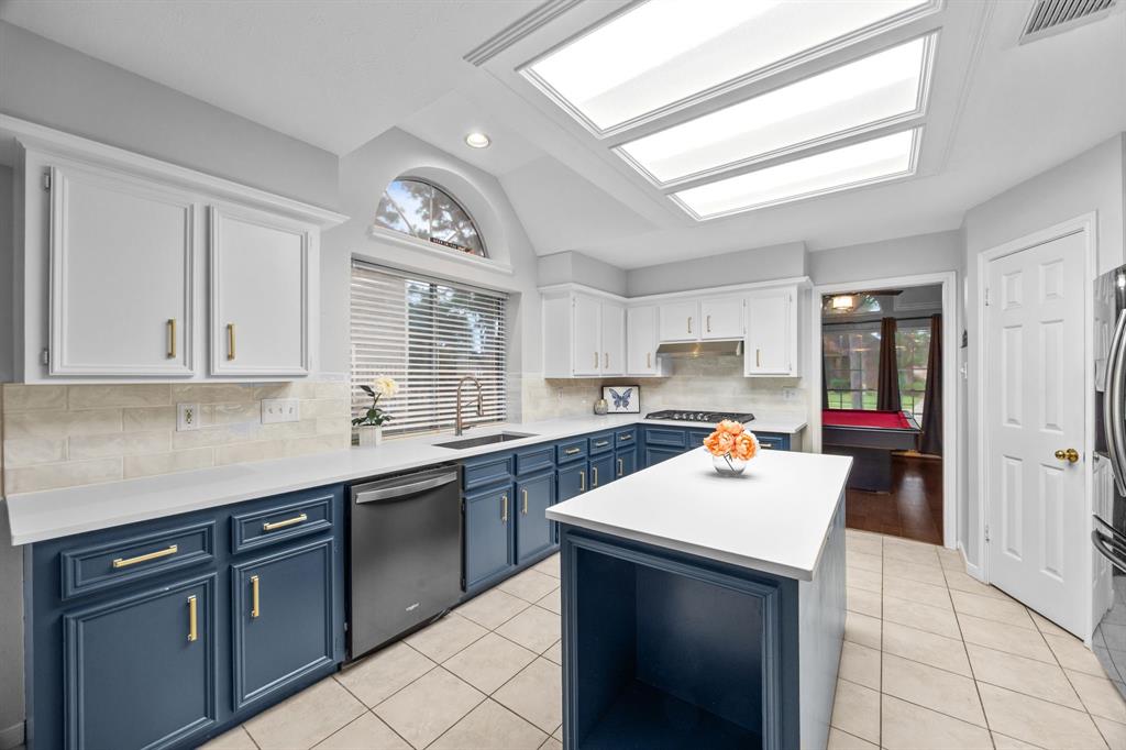2412 Londonderry Drive, Pearland, Texas image 12