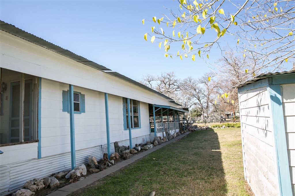 Photo 13 of 30 of 105 Red Bud Lane mobile home