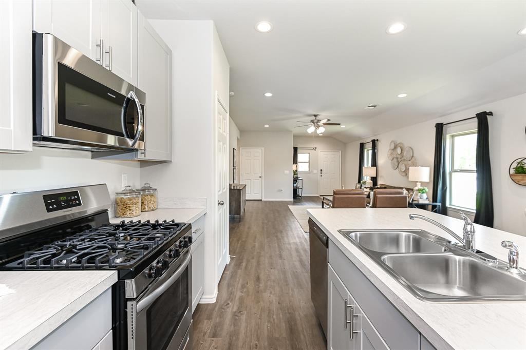 7914 Globe Thistle Lane, Houston, Texas image 6