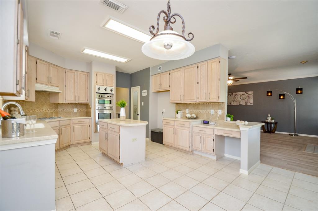 415 Wild Peach Place, Missouri City, Texas image 9
