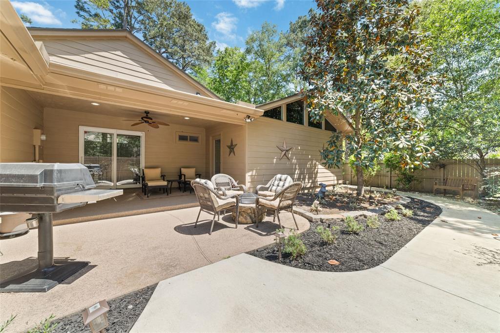 21 Riverbank Drive, The Woodlands, Texas image 24