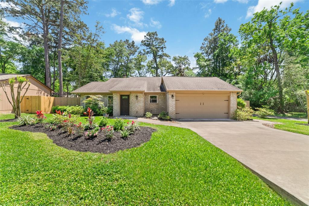 21 Riverbank Drive, The Woodlands, Texas image 1