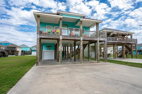 Single Family Residence in Crystal Beach TX 984 Stingaree Drive 1.jpg