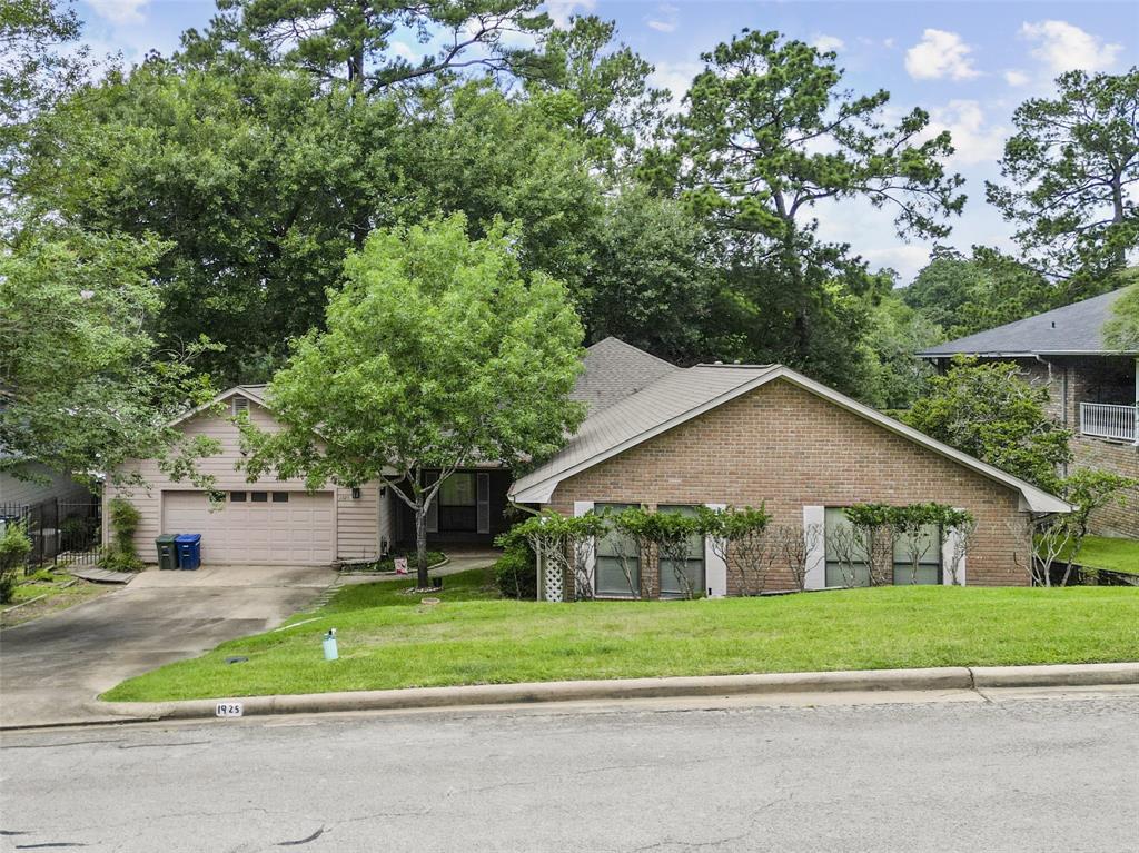 1925 E Lake Drive, Huntsville, Texas image 2